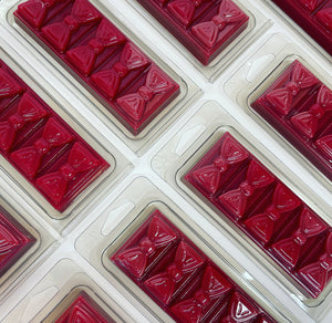 Rhubarb And Strawberry Bow Snap Bar